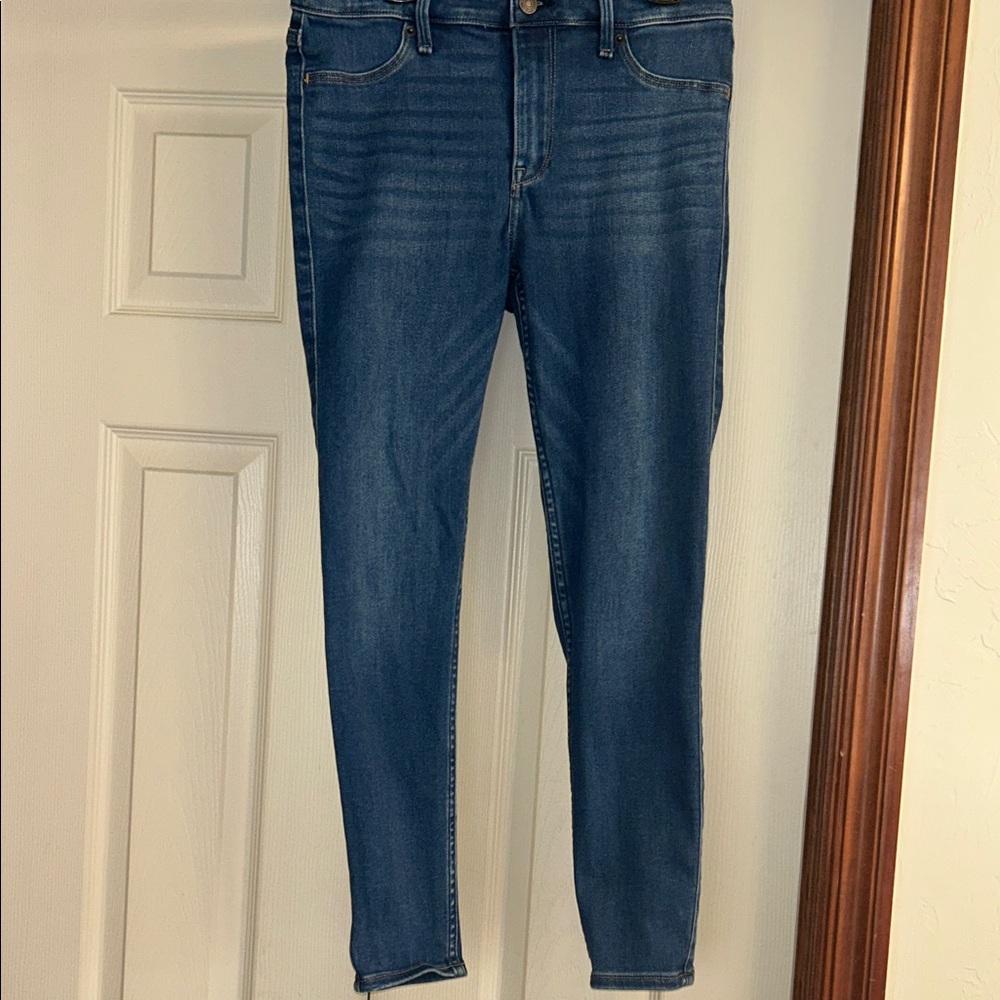 Abercrombie & Fitch Mid Rise Jean Leggings.   Excellent Condition